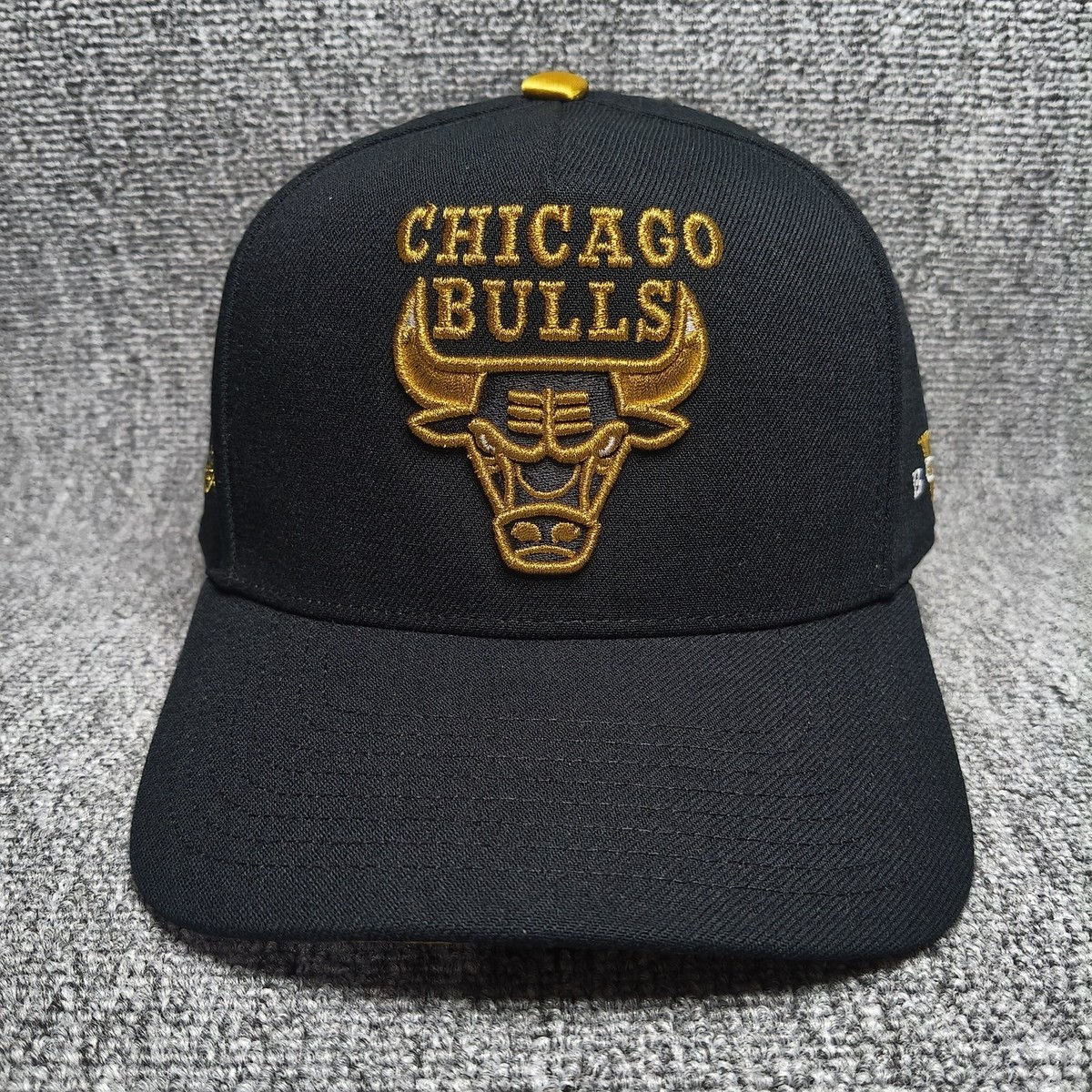 Mitchell & Ness Chicago Bulls NBA Black Gold Snapback Cap Hat