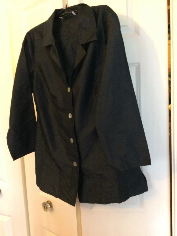 Blusa negra 100 % seda Bloomingdales para mujer talla 10’s Foto 3 de 4