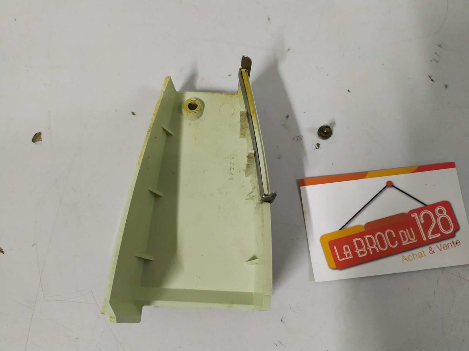 Coque Capot  avant pour machine a coudre Singer 259 image 3