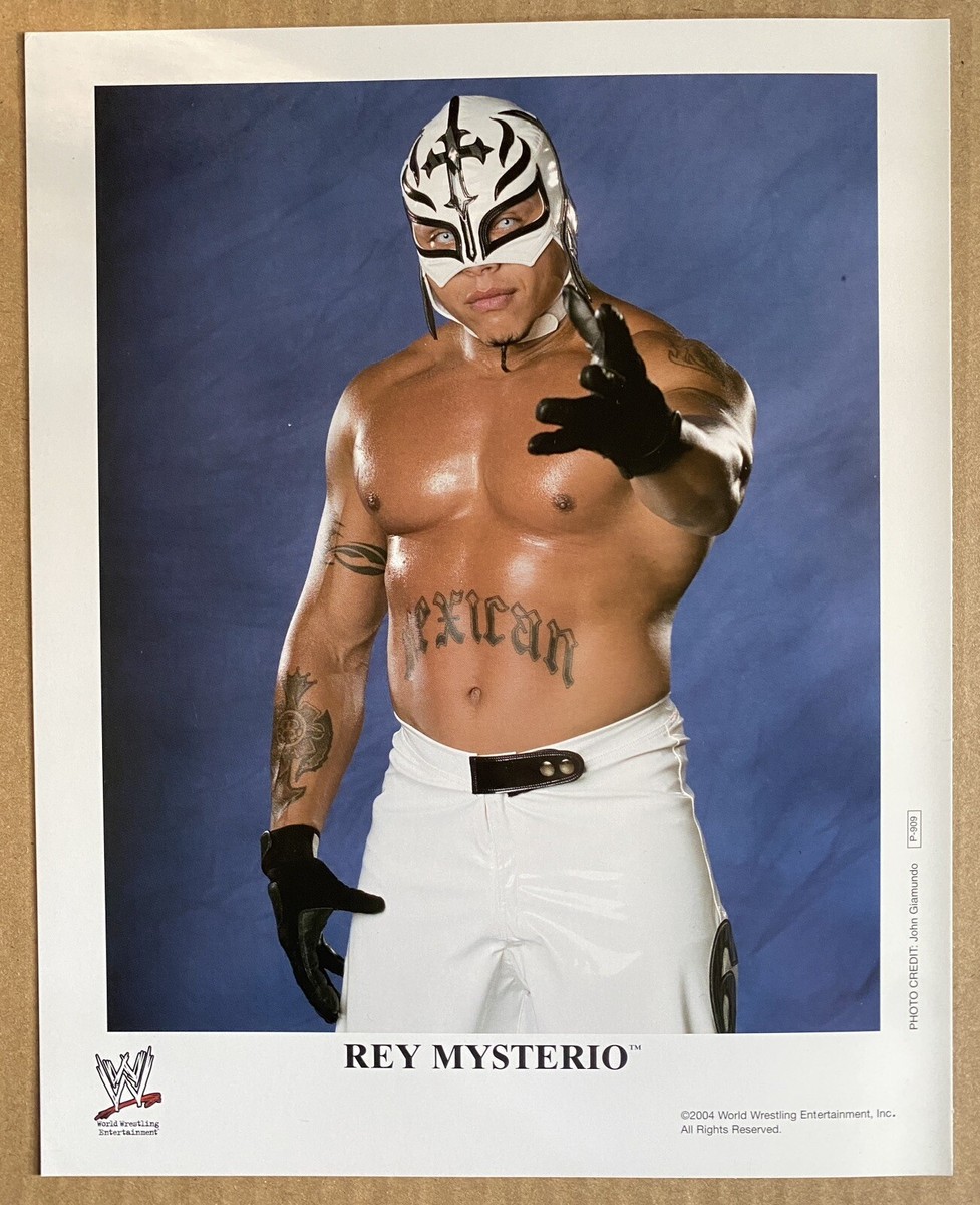 WWE REY MYSTERIO OFFICIAL LICENSED ORIGINAL 8X10 - 2004