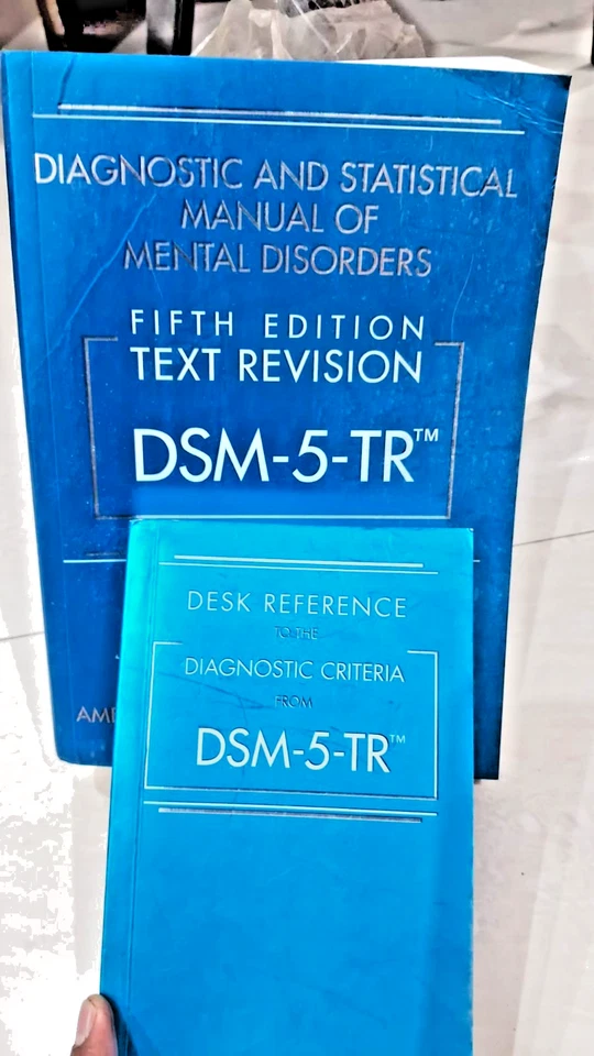 DSM5 TR Combo Set :Diagnostic and Statistical Manual & Desk reference book - Image 2 of 4