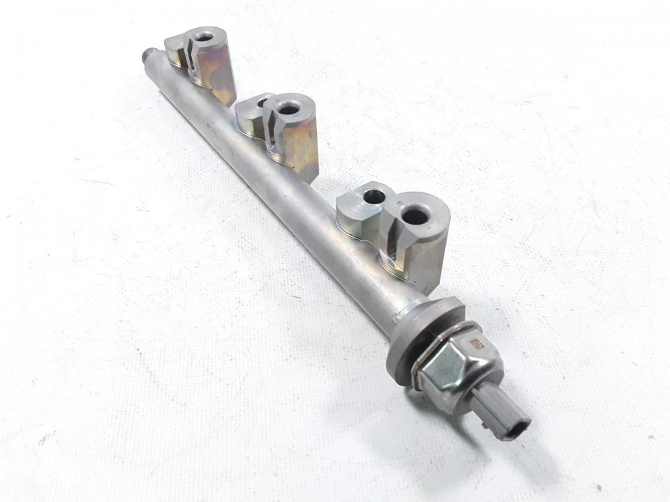 Nissan Rogue 2022- Fuel Rail Injection Moulding 95PP2 5 - Image 3 of 3