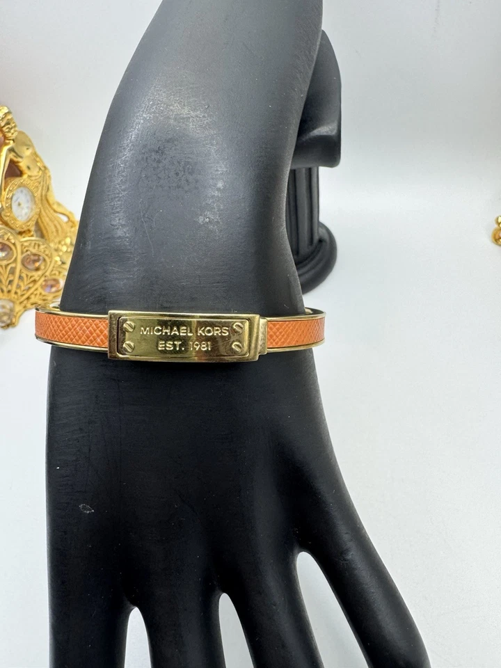 Brazalete Michael Kors Bisagras Naranja Imitación Piel Lagarto Cuero Foto 2 de 4