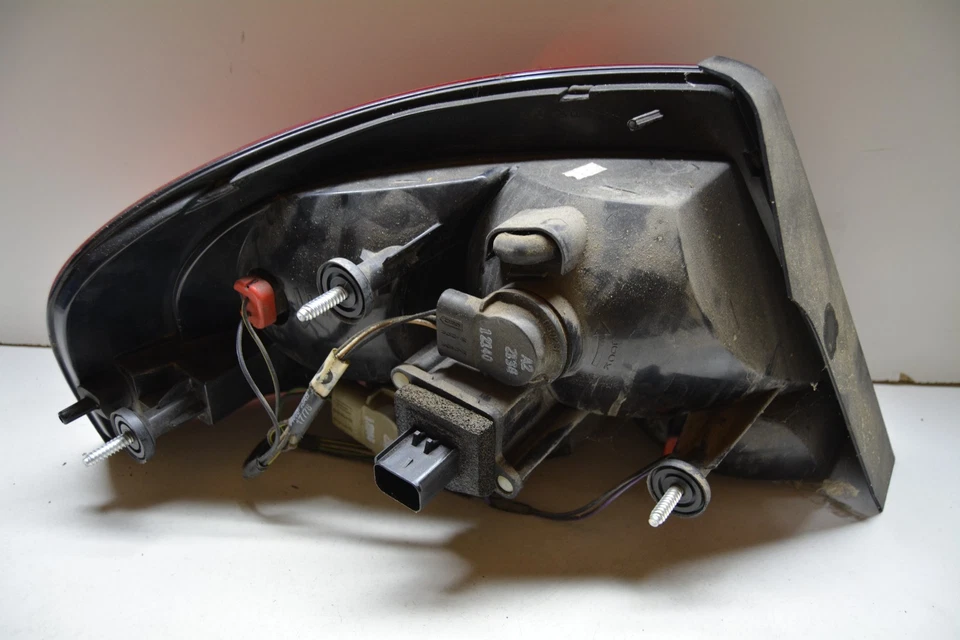 Luz trasera derecha del lado del pasajero Chrysler Sebring 2001-2006 OEM, 166-01937 Foto 2 de 4