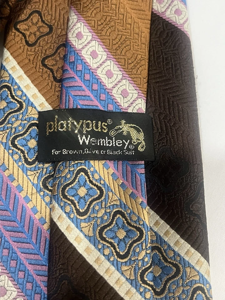 Gravata de pescoço vintage anos 60 anos 70 ornitorrinco Wembley gravata larga 54” x 4,5” - Imagem 2 de 4