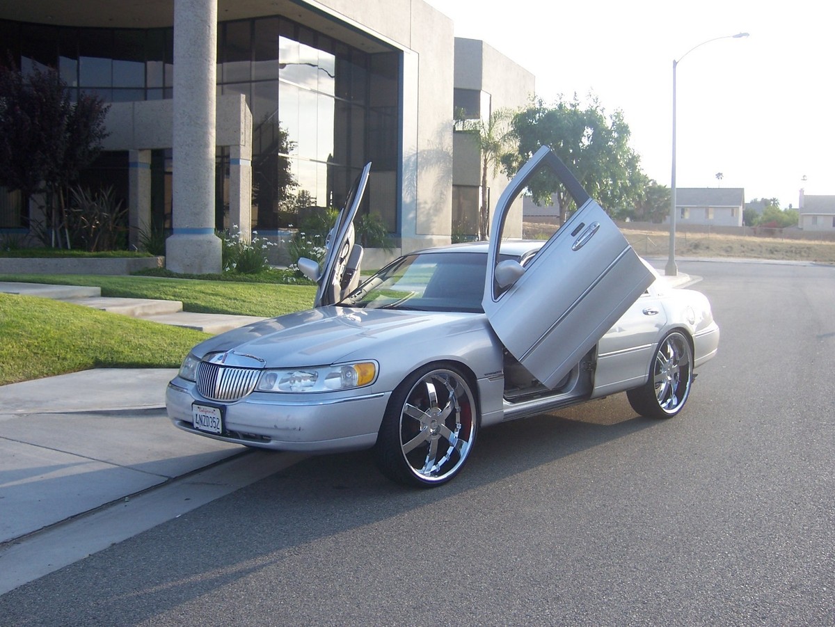 1998-2011 Lincoln Town Car Vertical Doors Inc Lambo Door Kit
