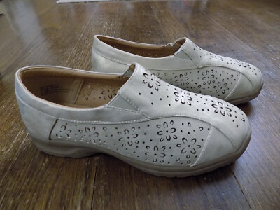 Comfortview Sneakers Maysen Metallic Gold Slip On laser cut flowers 8.5 WW EUC