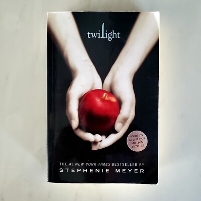 The Twilight Saga: Twilight 1 by Stephenie Meyer (2005, Paperback, Reprint)