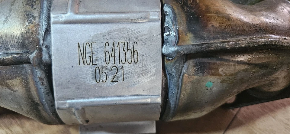 Catalytic Converter with Integrated Exhaust Manifold Eastern 40656/ 40656 Set - Image 2 of 4