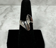Sterling Silver Ring with Modernistic Wave or Zigzag - Size 7
