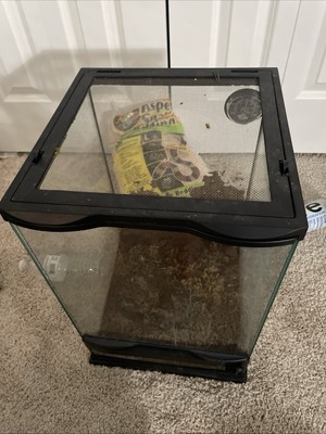 18x18x19 Enclosure For Reptiles With A Space For Amphibians Too tall