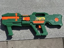 BUZZ BEE BELT BLASTER PUMP ACTION W/66 DARTS 25 SHELLS: SEE DESC