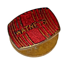 VINTAGE 'WATNEYS RED BARREL' WORKERS CAP BADGE