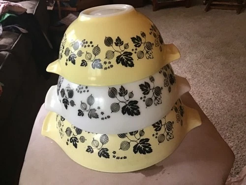 Rare Vintage Pyrex 1957 Black Gooseberry Cinderella Bowl set, GREAT condition