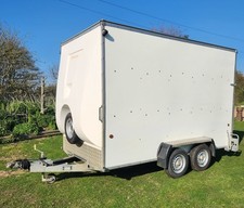BATESON 470V  TWIN AXLE BRAKED BOX TRAILER WITH RAMP