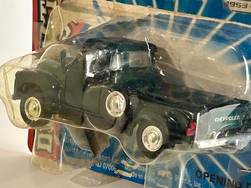 Road Champs 1/43 Scale 1953 Chevrolet Pickup Truck - Picture 5 of 9