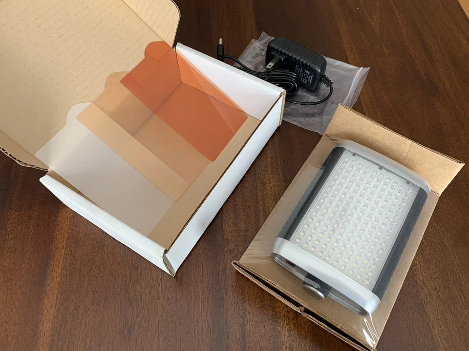 Litepanels LUMA 730-5600 Portable Fixture Head ENG Light With Accessories - Image 4 of 4