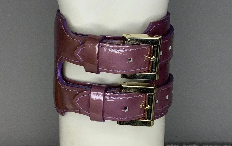 Pulsera Louis Vuitton Charlton Doble Envoltura en Cuero Vernis Monograma Púrpura Foto 3 de 4