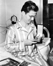 Desmond Doss Shows Off Medal of Honor To Photographer From Hospital 1945 Photo