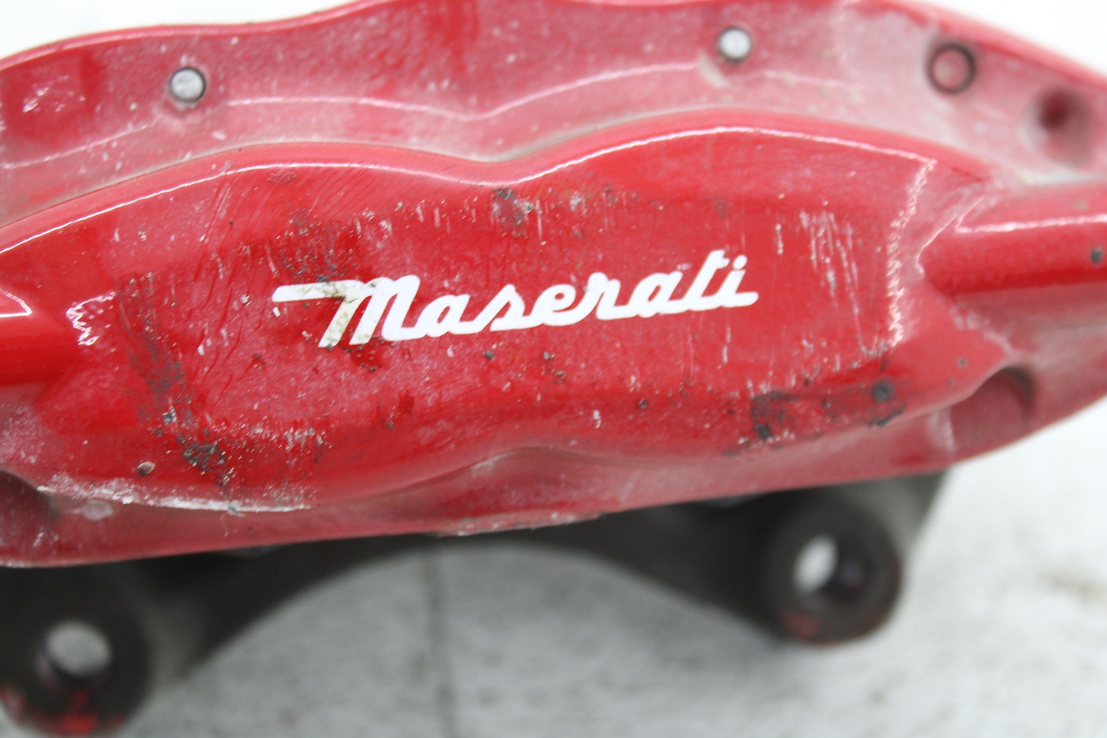 Caliper Right PASSENGER SIDE REAR RED 4DR AS SEEN OEM MASERATI GHIBLI 2014