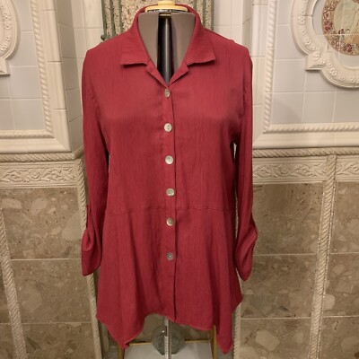 New Directions.  Sz XL.  Textured Long Slv Roll Tab Cuff Top.  Rayon/nylon. B88.