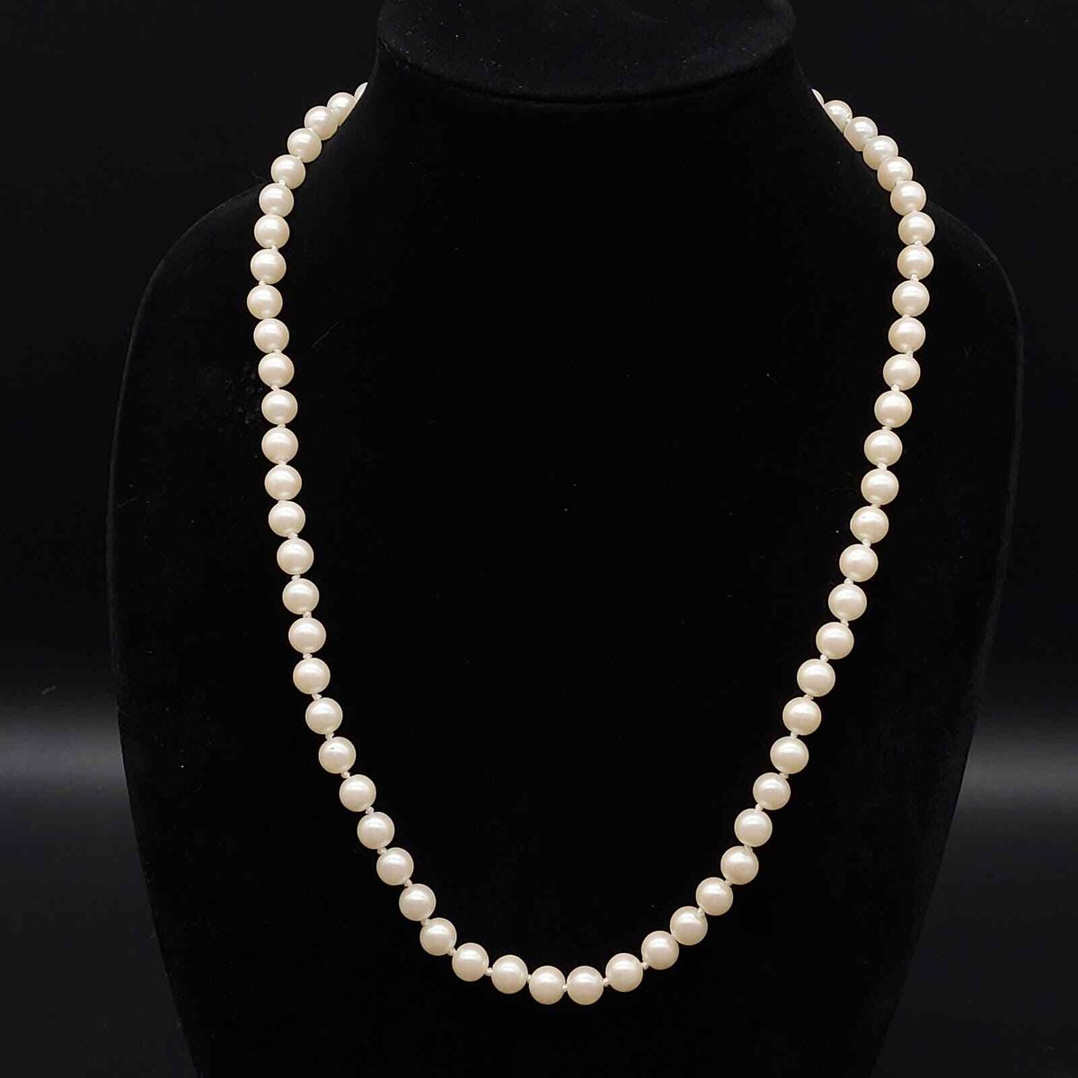 Monet 24 Inch Faux Pearl Necklace Cream Off White Vintage Costume 