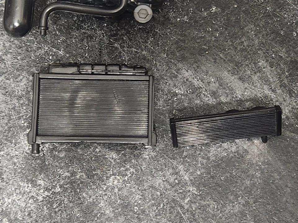 1/18 Supercharged Mustang ENGINE/TRANSMISSION-PARTS-READ DESCRIPTION! - Image 3 of 4