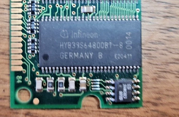 1 x (8 x HYB39S64800BT-8) Infineon 64MB PC100 100MHz 168-pin DIMM SDRAM - Image 3 of 3