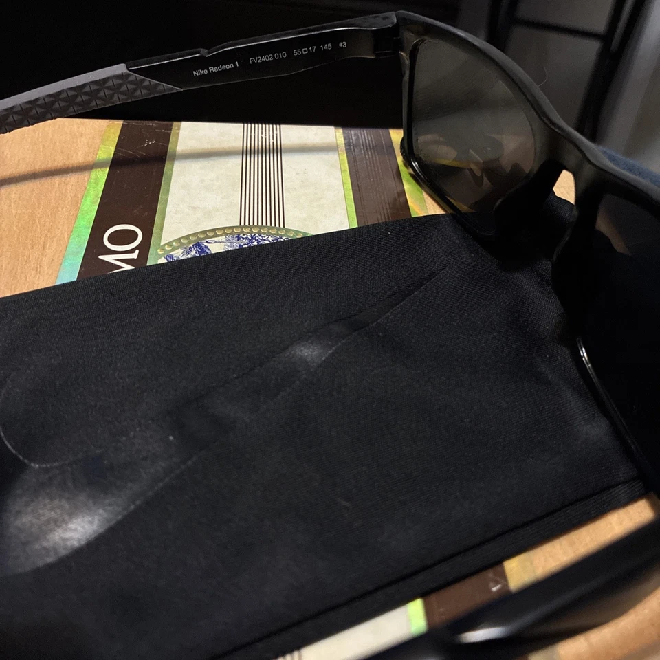 Очки солнцезащитные Nike NIKE RADEON 1 FV2402 010 матовые черные серебристые мужские женские - Изображение 3 из 3