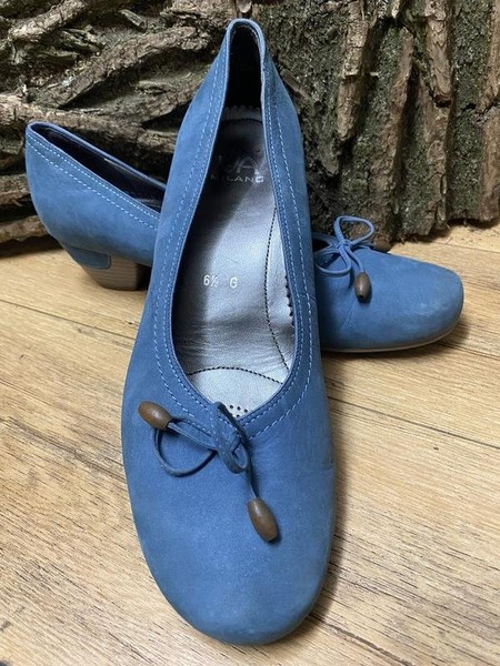 Women VA Milano Heels Navy Nubuck 6