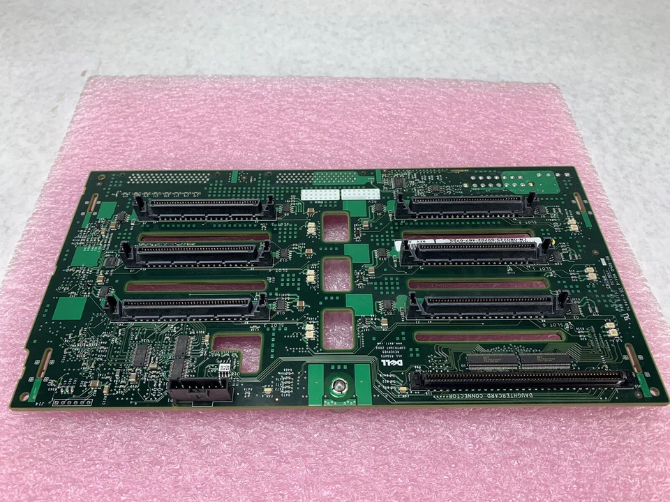 Dell PowerEdge 2600 Backplane R0225 REV A07 - Image 2 of 4