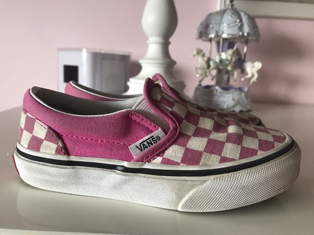 magenta checkered vans