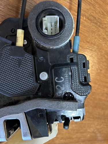 2006 2007 2008 2009 2010 2011 TOYOTA RAV4 RIGHT FRONT DOOR LATCH LOCK ACTUATOR - Picture 3 of 3