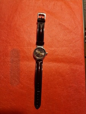 Louis Vuitton Tambour Date Quartz Damenuhr B-gebraucht, Modell Q1211