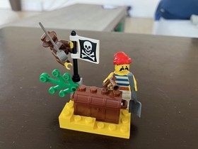 LEGO Pirates: Buried Treasure (6235) & Pirate Treasure Hold (1889)