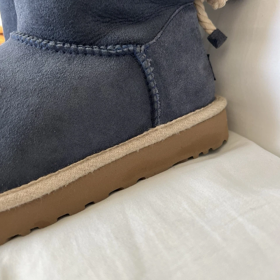 Botas femininas UGG mini selene denim camurça azul tamanho 7 - Imagem 4 de 4