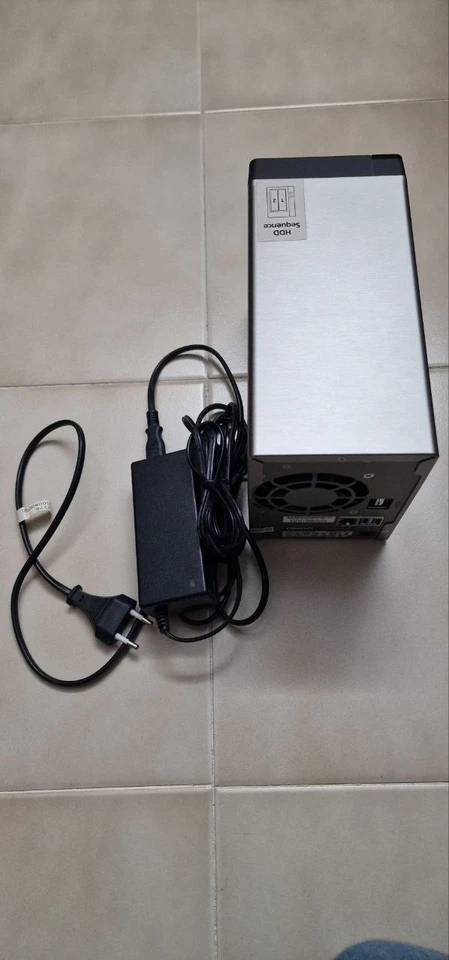 NAS Qnap TS-221 con Hard Disk da 1 Terabyte - Immagine 3 di 4