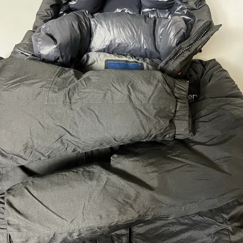 Discovery Goose Down Padding Jacket Size 95 - image 3