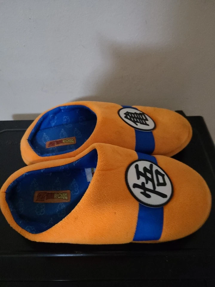 Zapatillas zueco de felpa Dragonball Z para hombre talla 8,5 Foto 2 de 4