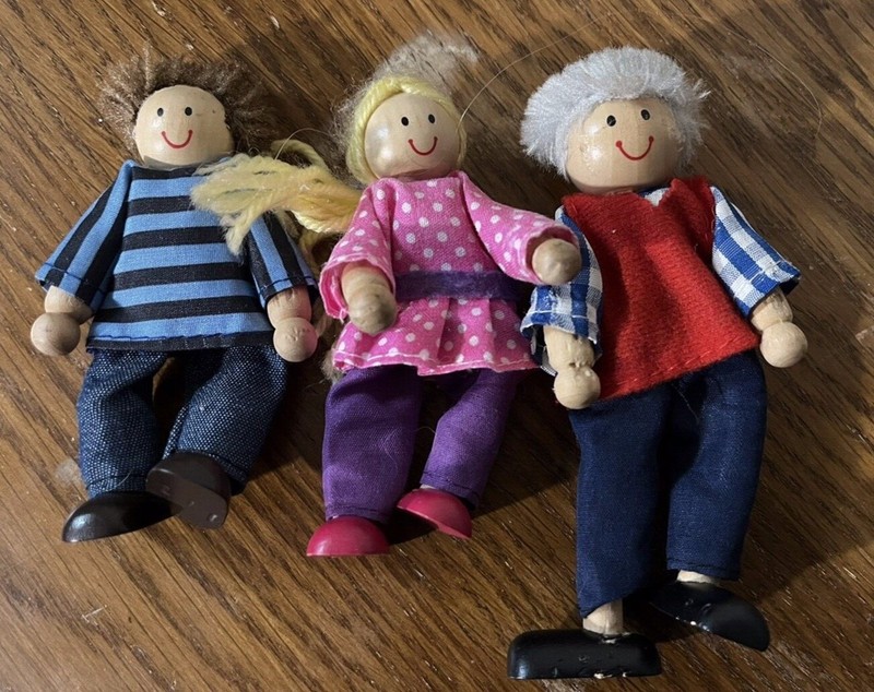Melissa & Doug Wooden Bendable Doll House Figures Lot Of 3 grandpa, girl & boy