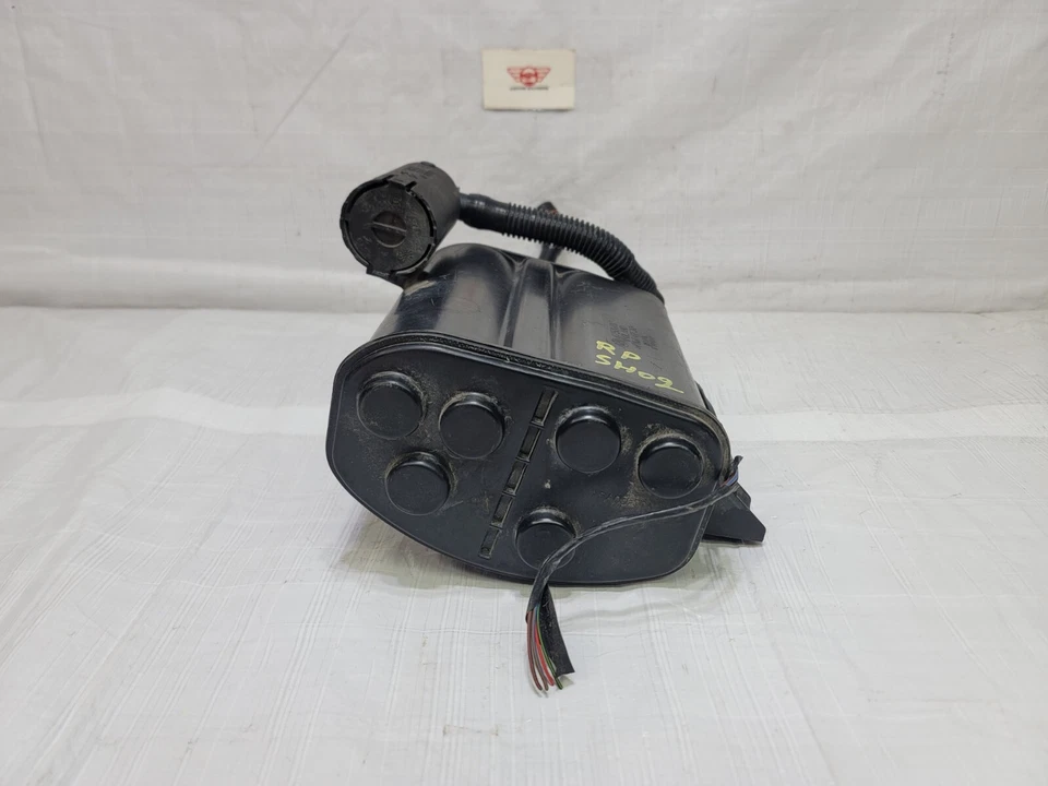 Контейнер паровой для топливного испарителя 2004-2010 BMW X3 E83 3,0 л от оригинального производителя 6758607 - Изображение 2 из 4