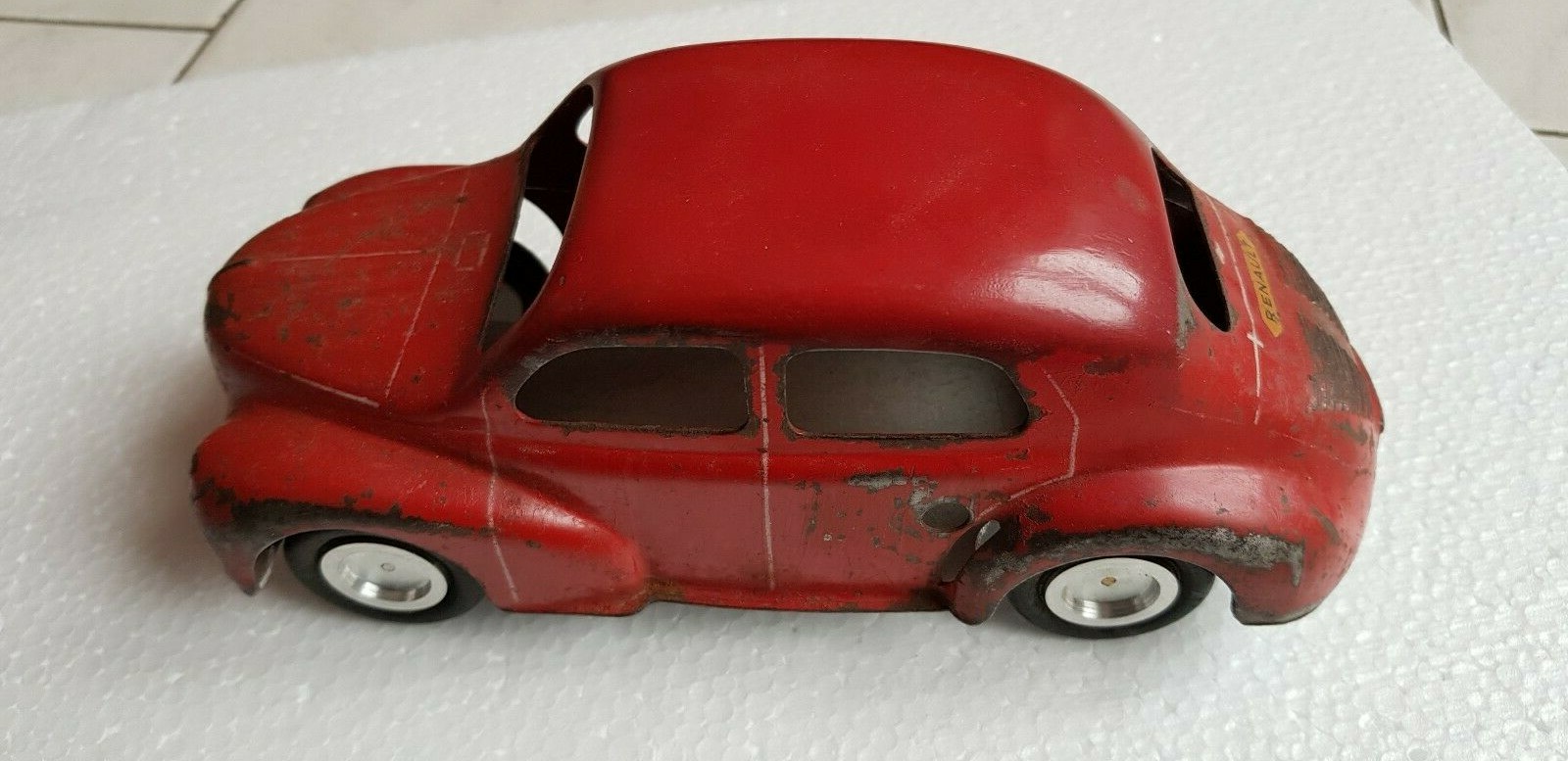 CIJ Auto Voiture Miniature RENAULT 4CV ROUGE en tôle Longueur 18 cm
