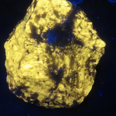 FLUORESCENT : WERNERITE  - Grenville -sur - la - Rouge -  Argenteuil RCM - Que.
