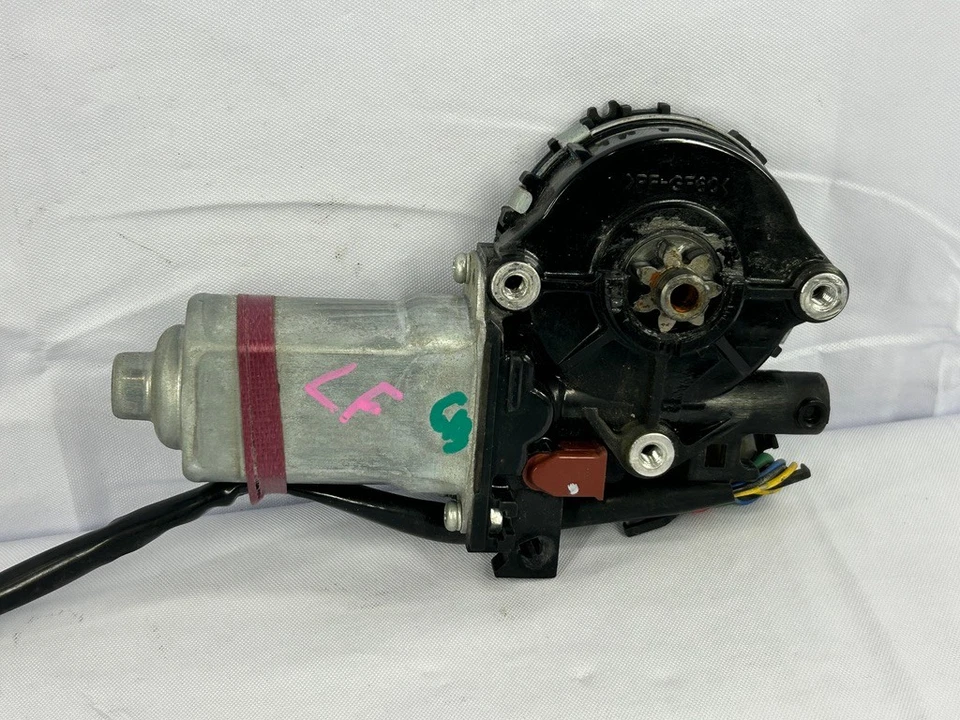 2004-2006 Toyota Tundra Left Front Window Motor 8572034030  - Image 3 of 4