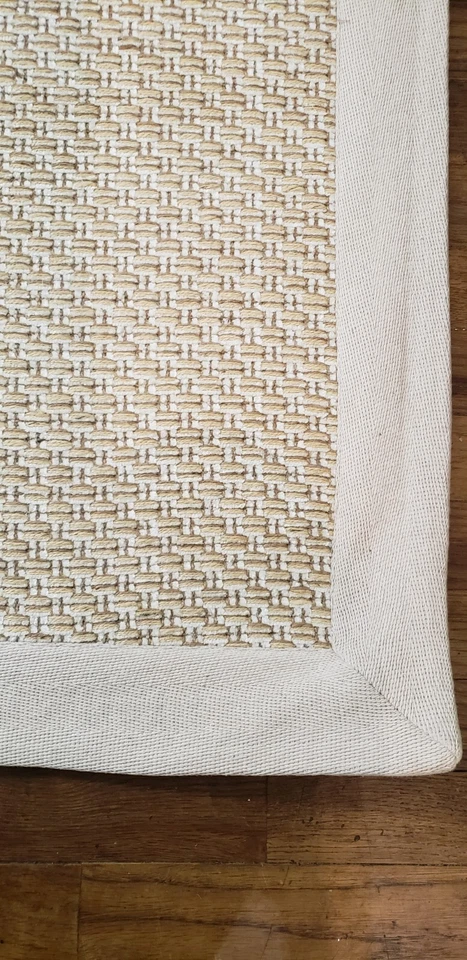 Alfombra de yute tejida a mano con tejido de canasta y borde Foto 4 de 4
