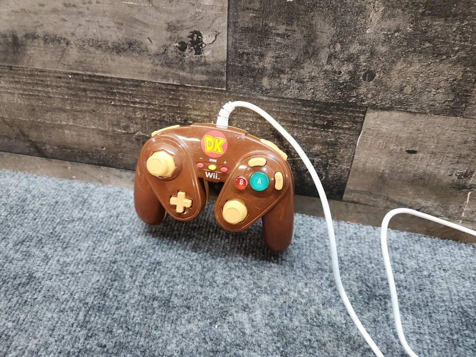 Nintendo Wii Wii U PDP Officially Licensed Wired Fight Pad 085-006 Donkey Kong - Image 3 of 4