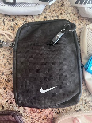 Nike Sportswear Essentials Crossbody Bag Black/Red Strap
