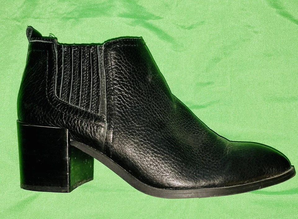 $120 FERGIE 'MAGIC' BOTINES AL TOBILLO DE CUERO NEGRO CON TACÓN BLOQUE 10 EE. UU. Foto 4 de 4