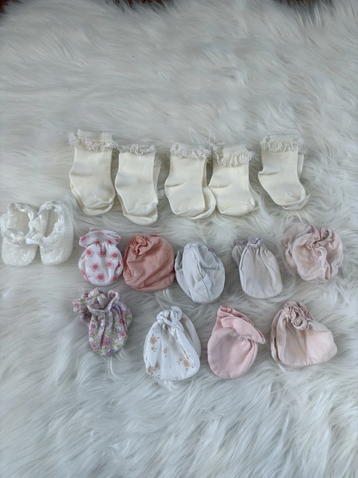 Baby Socks And Mittens 0-3 Months Girl Boy Bundle 9 Mittens , 5 Socks , 1 Shoes
Opens in a new windo