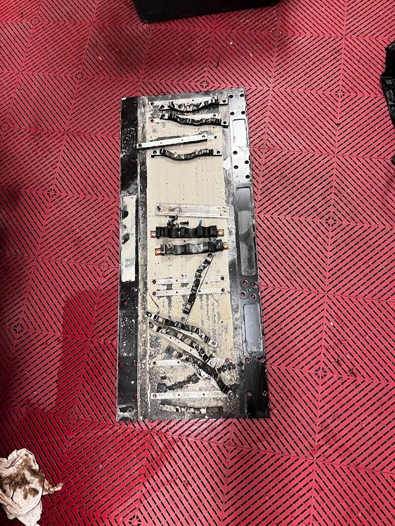 FERRARI F430 198642 UNDERBODY CENTER CONSOLE REINFORCEMENT+ALL Screws/ Fasteners